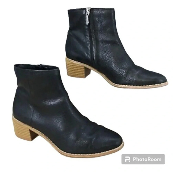 Clarks Shoes - Clarks black leather ankle boots size 9